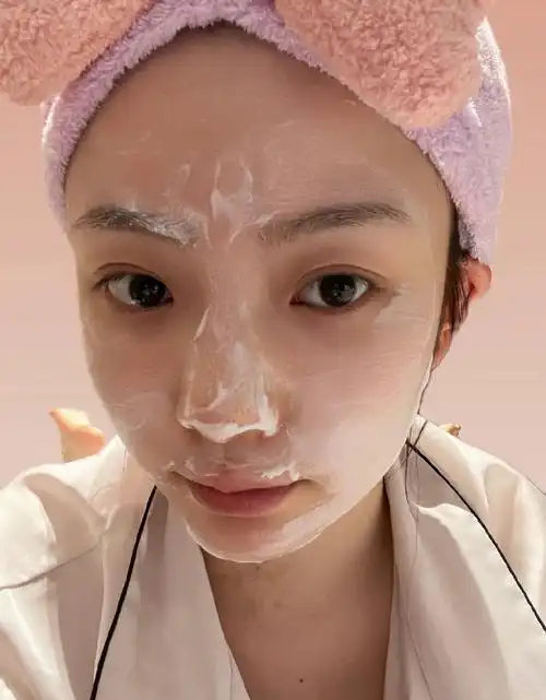 陈卓璇高马尾半披发对镜自拍#自拍福利来了,每一张都好亲切,素颜滋