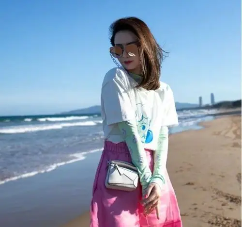 戚薇最新一组海边浪漫大片|戚薇|罗意威|大片_新浪新闻