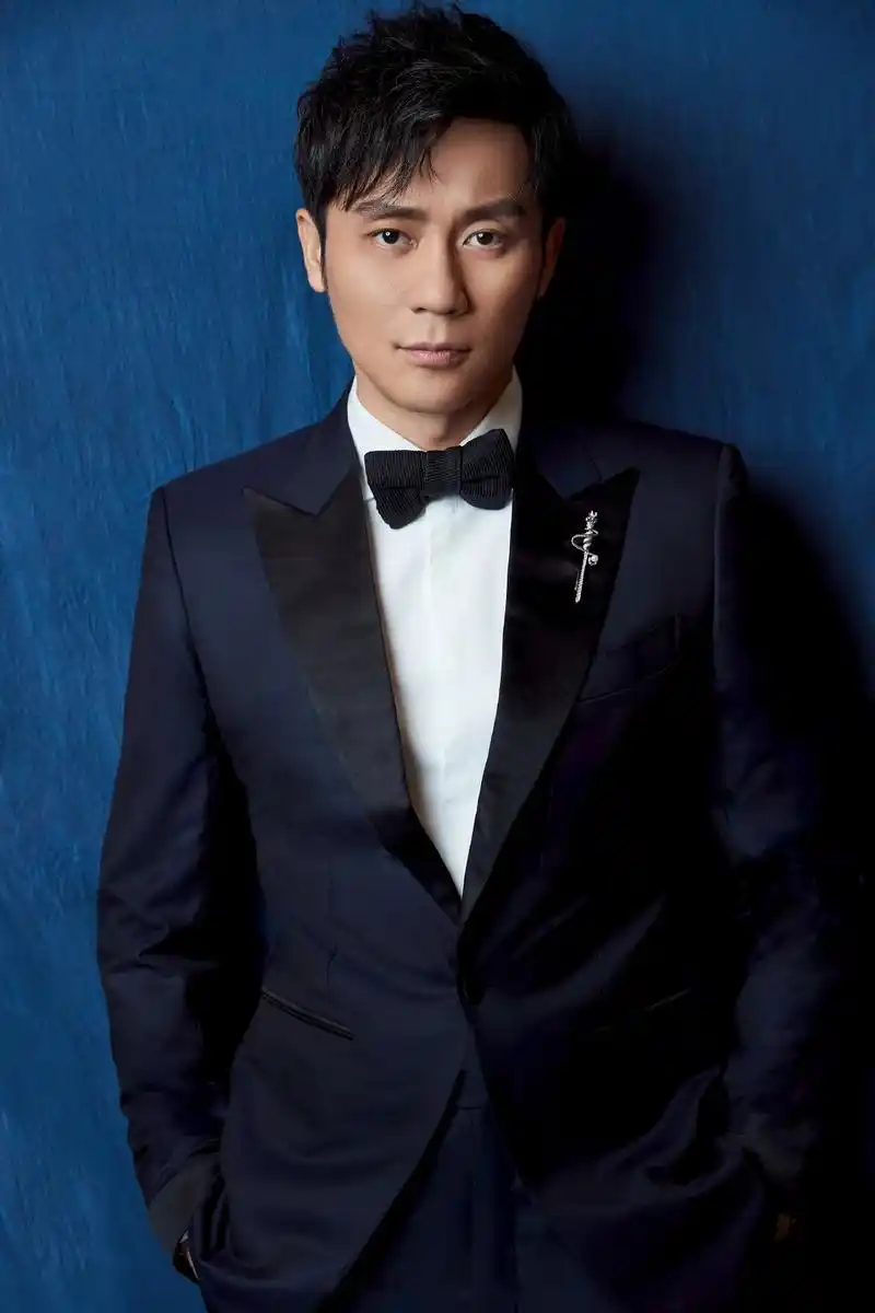 李晨荣获"最受期待新导演奖",从演员到导演的成功蜕变,保有初心,砥砺