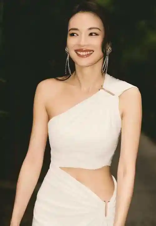 倪妮:馋吧,反正也得不到我!肤白貌美身材好,老谋子眼光够毒辣