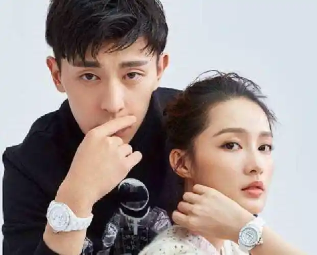 邓伦和李沁结缘于《楚乔传》这部电视剧,虽然两位都是新面孔,但两人在