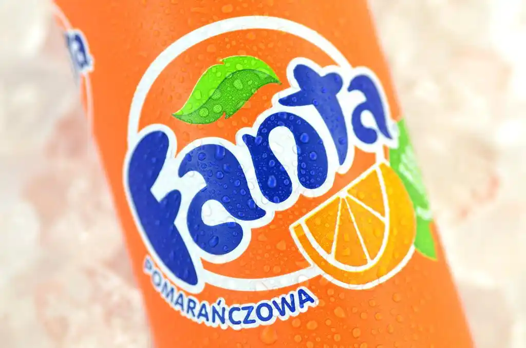 可以在冰上的芬达饮料