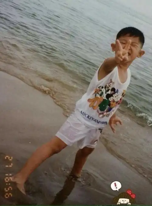 哇噻 小时候的灿灿! exo朴灿烈