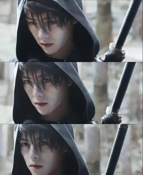 张起灵肩负起这一使命,只身在长白山青铜门后独守十年