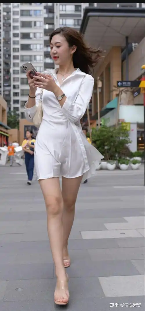 街拍大长腿小姐姐性感美女