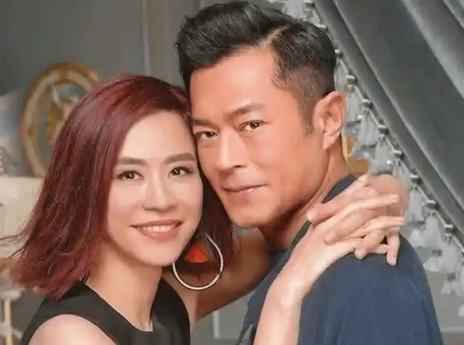 53岁古天乐当老板为年轻女演员站台,嘴唇变薄颧骨增突显出年纪_电影