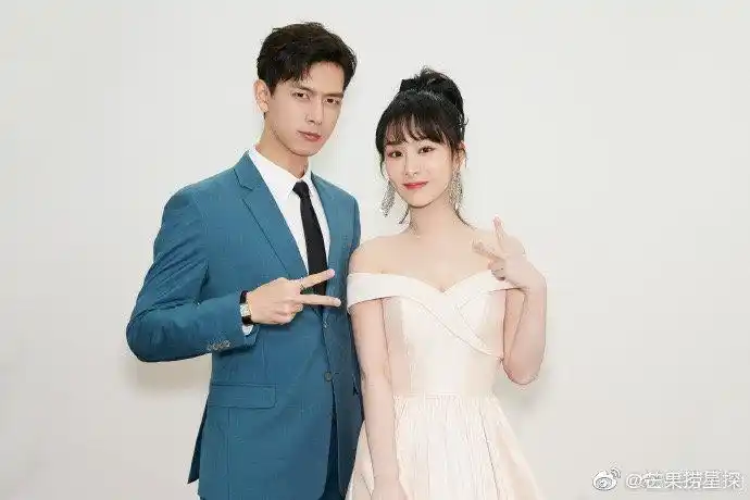 杨紫吐槽李现拍照只会比剪刀手,李现给出理由,网友:很合理呀! - 知乎