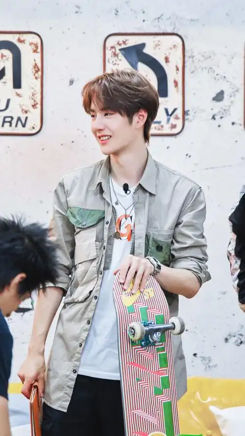 极限青春王领队 官图修图 @uniq-王一博 禁二改