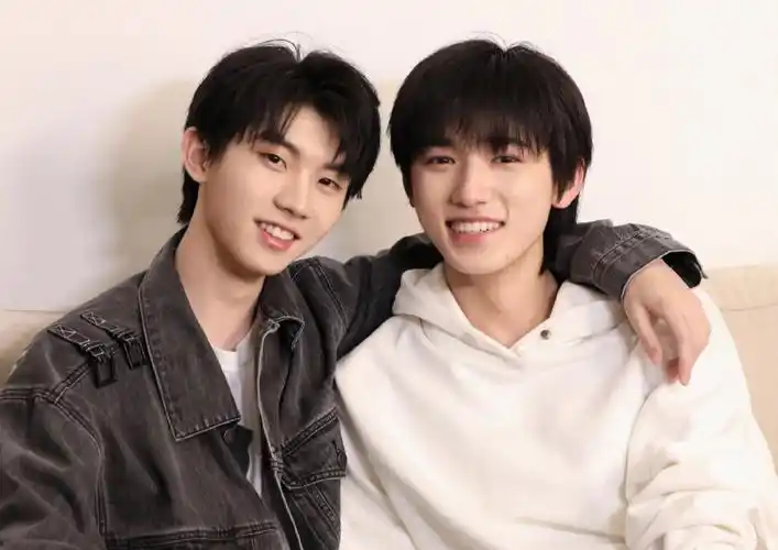 今天不发视频,今天发点照片吧#马嘉祺  #宋亚轩  #祺轩