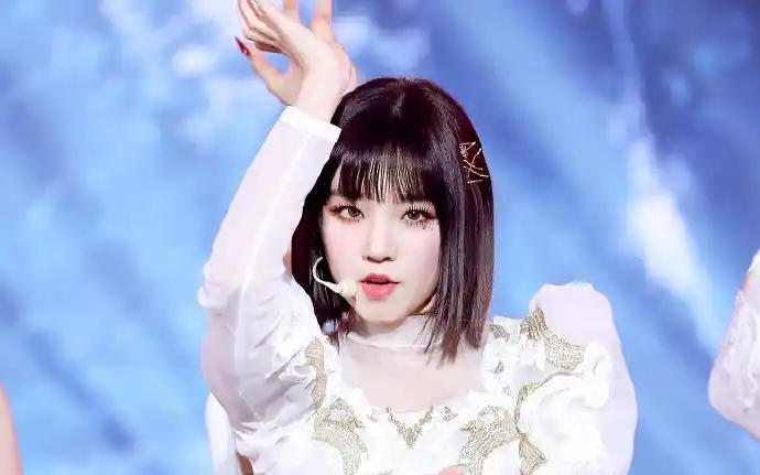 【宋雨琦】回归新曲《火花(hwaa)》舞台直拍 横拍 合辑(更新至simply