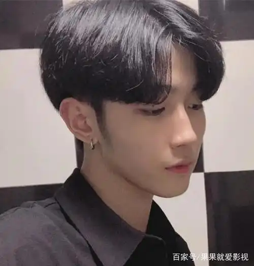 男生剪发型还在傻傻的两边剪短?怪不得你成不了海王!