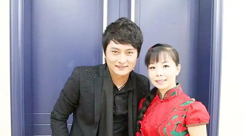 云飞和王小妮对唱视频在线观看 - 西瓜视频