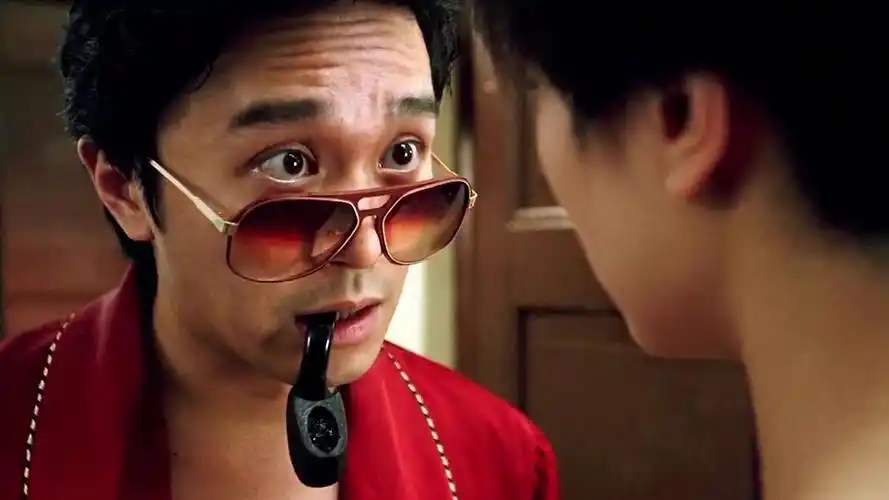 周星驰第一部自导自演电影经典背后的讽刺无厘头的巅峰之作