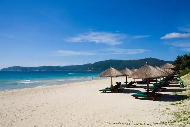 然而,三亚的阳光沙滩海水一样都不逊色!