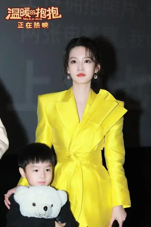 常远首部导演作品《温暖的抱抱》票房近6亿 李沁首演喜剧__凤凰网