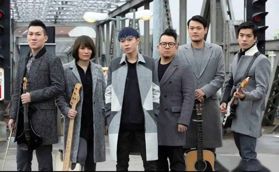 苏打绿成员六人合体,为吴青峰新专辑加油助威 吴青峰说"这是两年半内