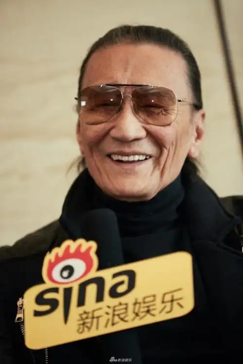 对话谢贤:我很疼孙子的 没权管他们进不进娱乐圈