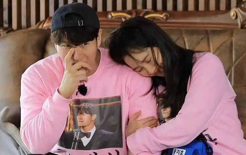 《running man》宋智孝突然表白亲金钟国头部!震惊众人_cp_节目_观众