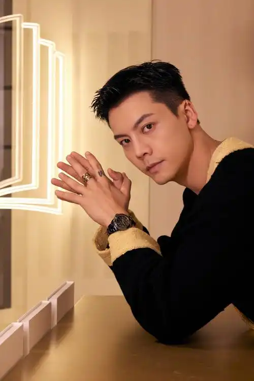 故事從心動開始,來和陈伟霆超话一起傾聽關于遇見的故事.