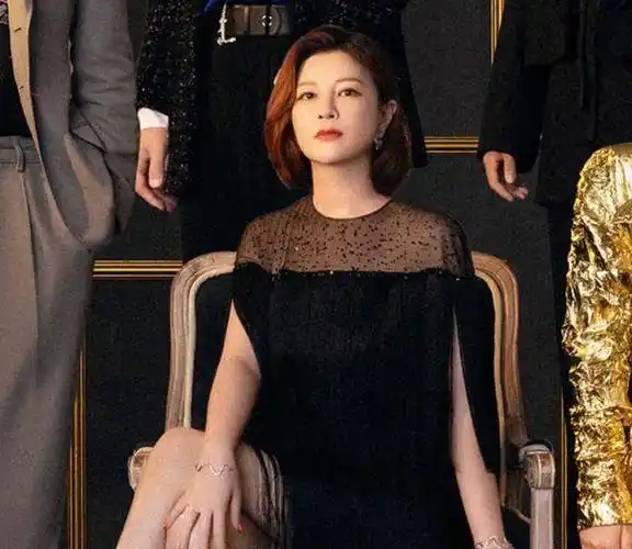 乐华家族全家福曝光,老板稳站c位,王一博韩庚站位差别却很明显_杜华