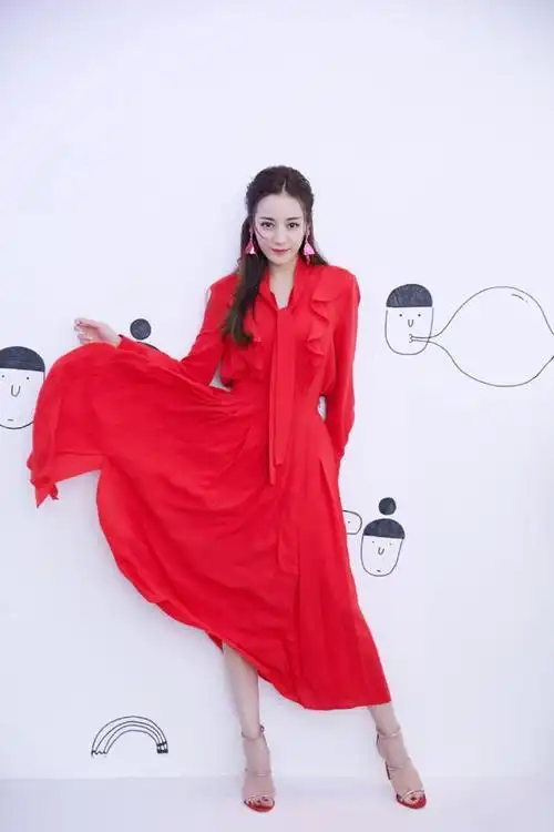 迪丽热巴12月行程图公开 2019最后一月也收获俏皮可爱