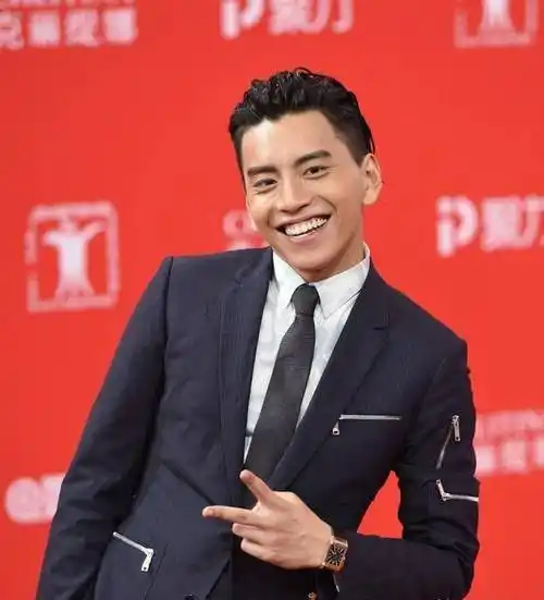 王大陆发文回应拥抱李沁之事,别妄自揣测_节目_一面_效果