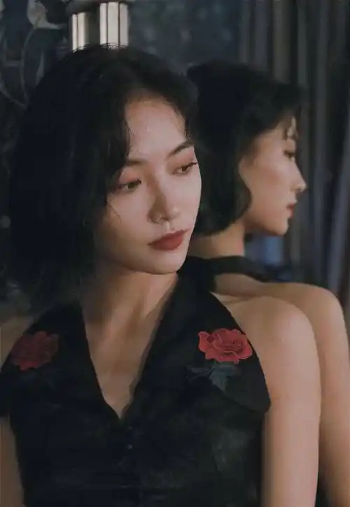 原创许佳琪穿旗袍露直角肩太美了网友纷纷沦陷气质美女