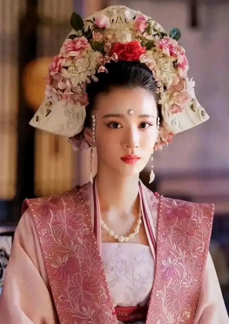 王楚然清平乐造型