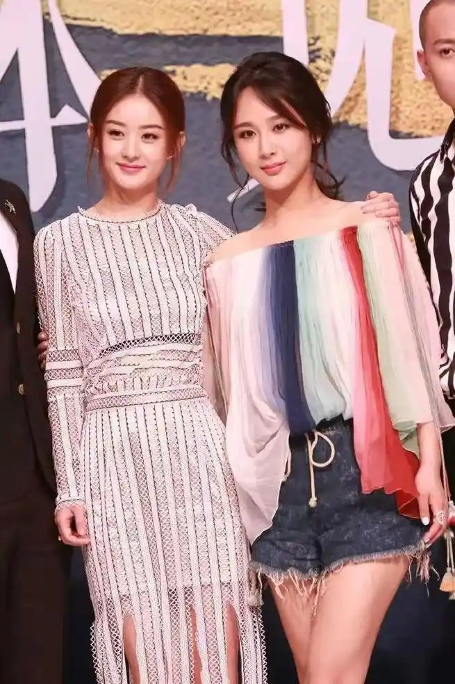 赵丽颖和杨紫罕见同框都是甜美范气质独特vs清新温婉