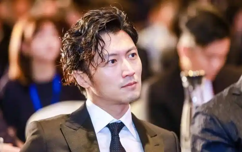 谢霆锋谈婚恋观:不忠诚不能忍!