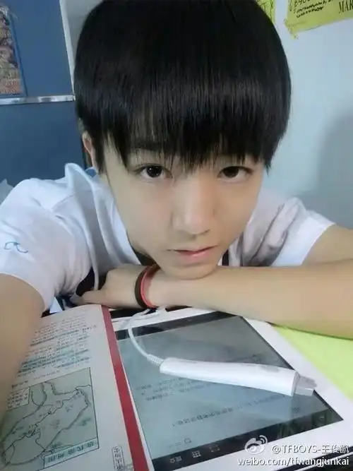 王俊凯发文为高考生加油!随手发的一条微博,意外压中高考作文题