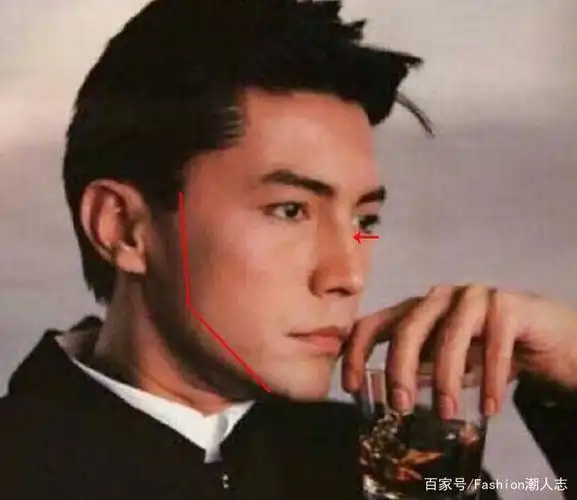 "亚洲男性颜值天花板"尊龙,教你如何自我判断"混血脸"?