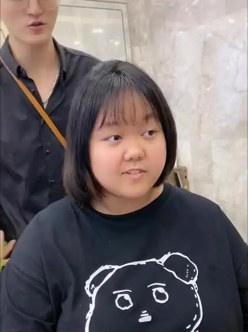 适合圆脸胖子的短发