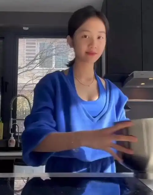 黄磊女儿黄多多又"叛逆"染"金发"?牵出图书馆事件真相!