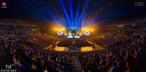 人生中上过最大的舞台 做tst太不仅能赚钱,还能够上万人舞台两北