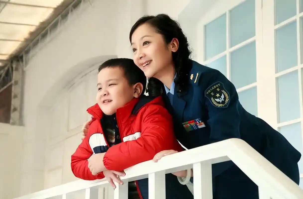 同是王新军基因,前妻的儿子和后妻的儿子一对比,差距如此之大