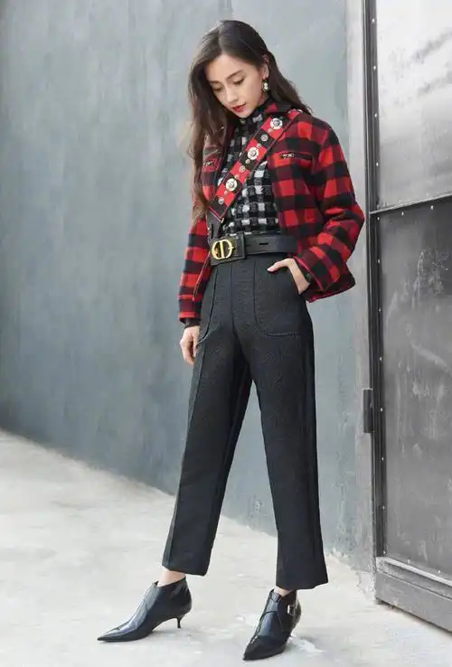 无心斗艳?当杨幂撞衫杨颖,一个御姐不认输,一个时髦争前卫