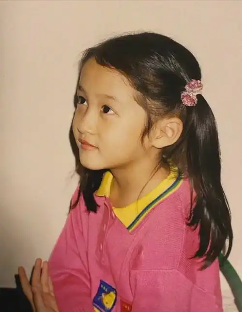 关晓彤幼儿时期童年照