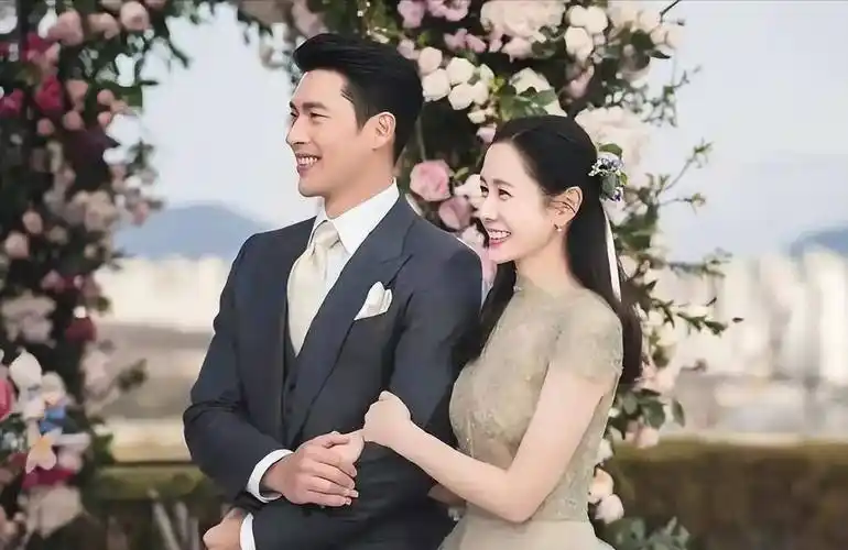 孙艺珍玄彬出发度蜜月!孙艺珍素颜老几岁,玄彬脸上也写满了疲惫