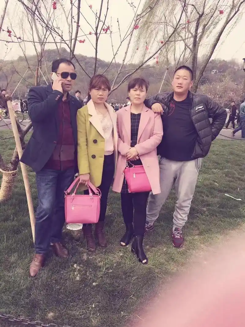 这是我一家人的照片老公,妹妹,妹夫,儿子,两个女儿,外生女儿 - 抖音