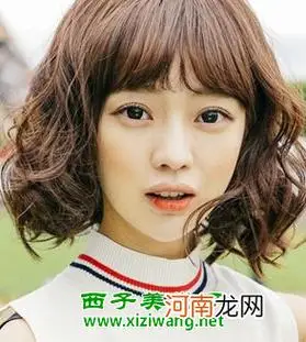 超短齐刘海卷发发型图片 蓬松感觉尽显时尚