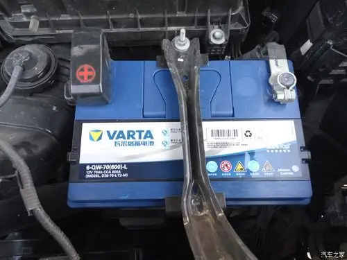 2014年的汉兰达换电瓶了