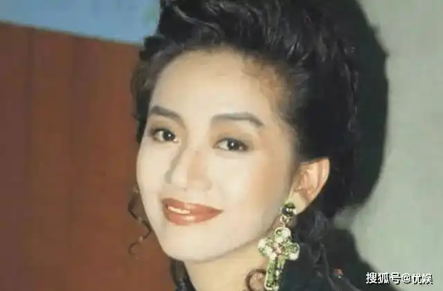 原创梅艳芳癌症晚期,靠止痛针才能唱歌,走路困难还坚持开演唱会