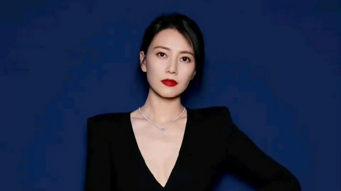 时尚|品牌代言人高圆圆一身ronald van der kemp 2021秋冬高级定制