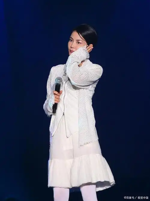 近日,华语流行乐女歌手,演员王菲的一举一动再度引发了广泛关注.