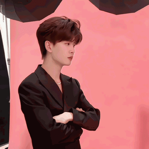 任嘉伦嘟嘟嘴92十八宫格    大年初七啦……一起来嘟嘟嘴92