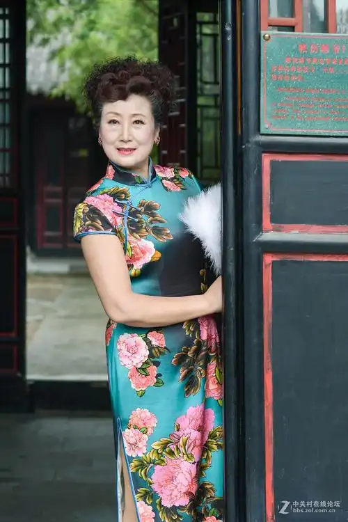 50mm镜头南阳府衙拍中老年旗袍秀