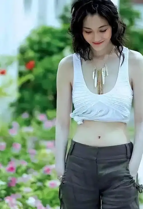 李小冉的魅力岁月47岁的蜜桃身材让人惊叹的写真