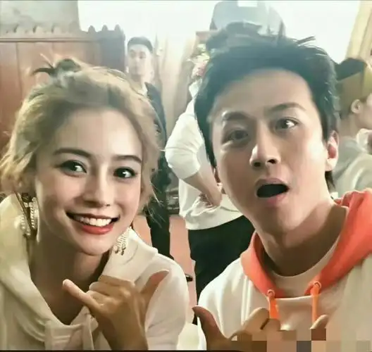 邓超angelababy同框合影 "叔侄组合"毫无违和感