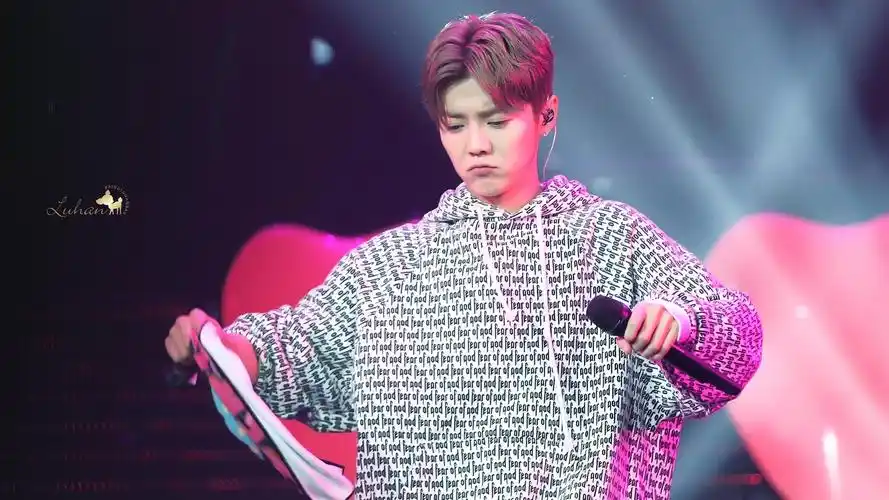 99m上传时间:2020-06-16壁纸标签:鹿晗演唱会明星风尚壁纸封面图鹿晗